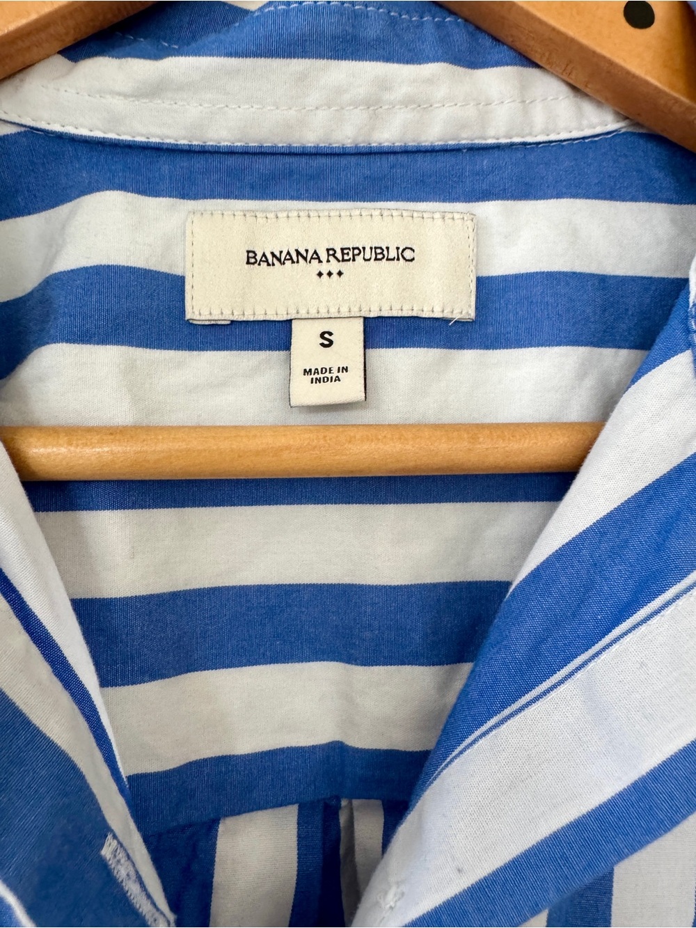 Banana Republic Classic Poplin Shirt | Blue and White Vertical Stripe Button-Up - Picture 4 of 4